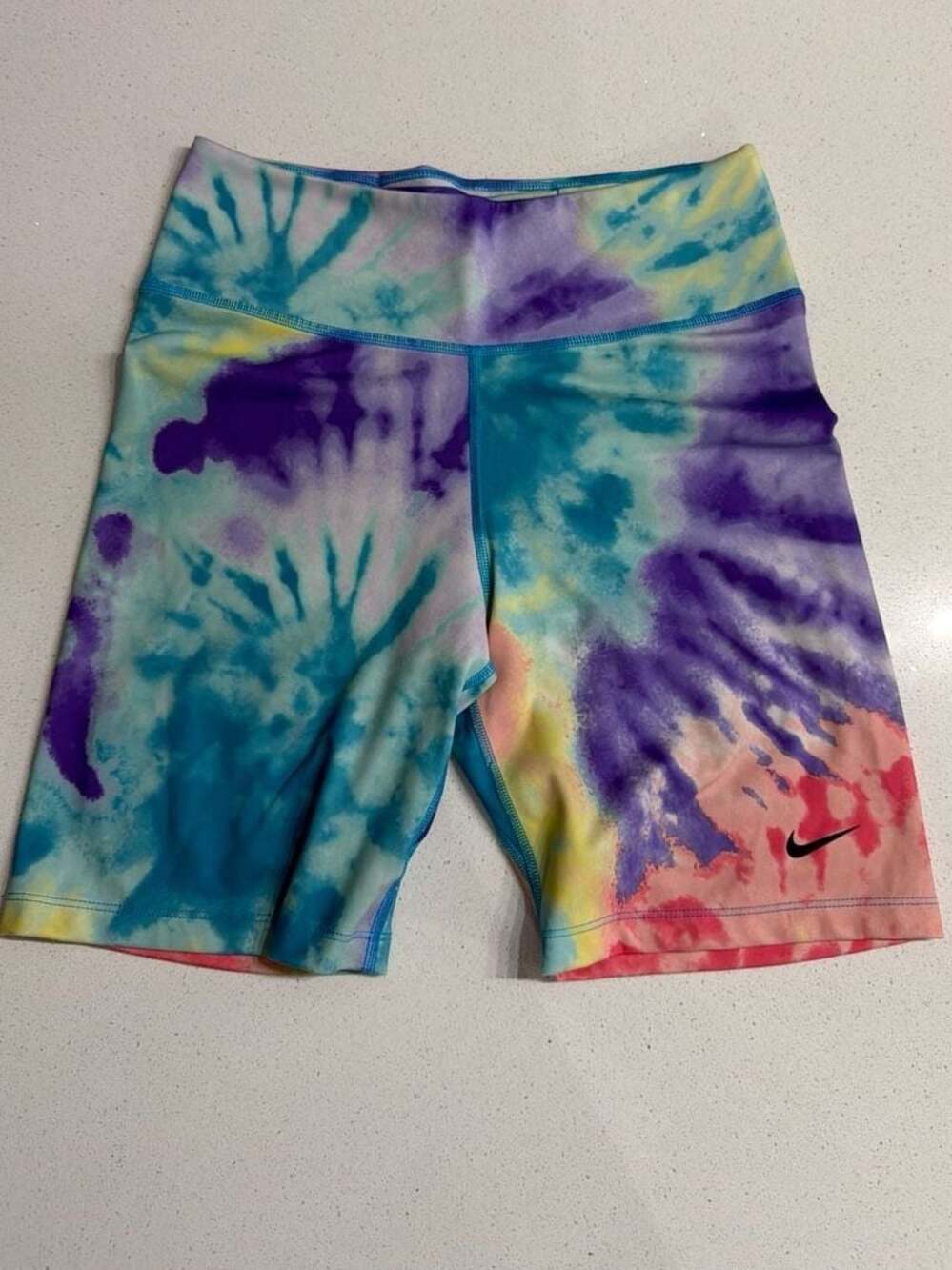 Nike Dri-FIT One Women's Mid-Rise 7-Inch Tie-Dye Biker Shorts